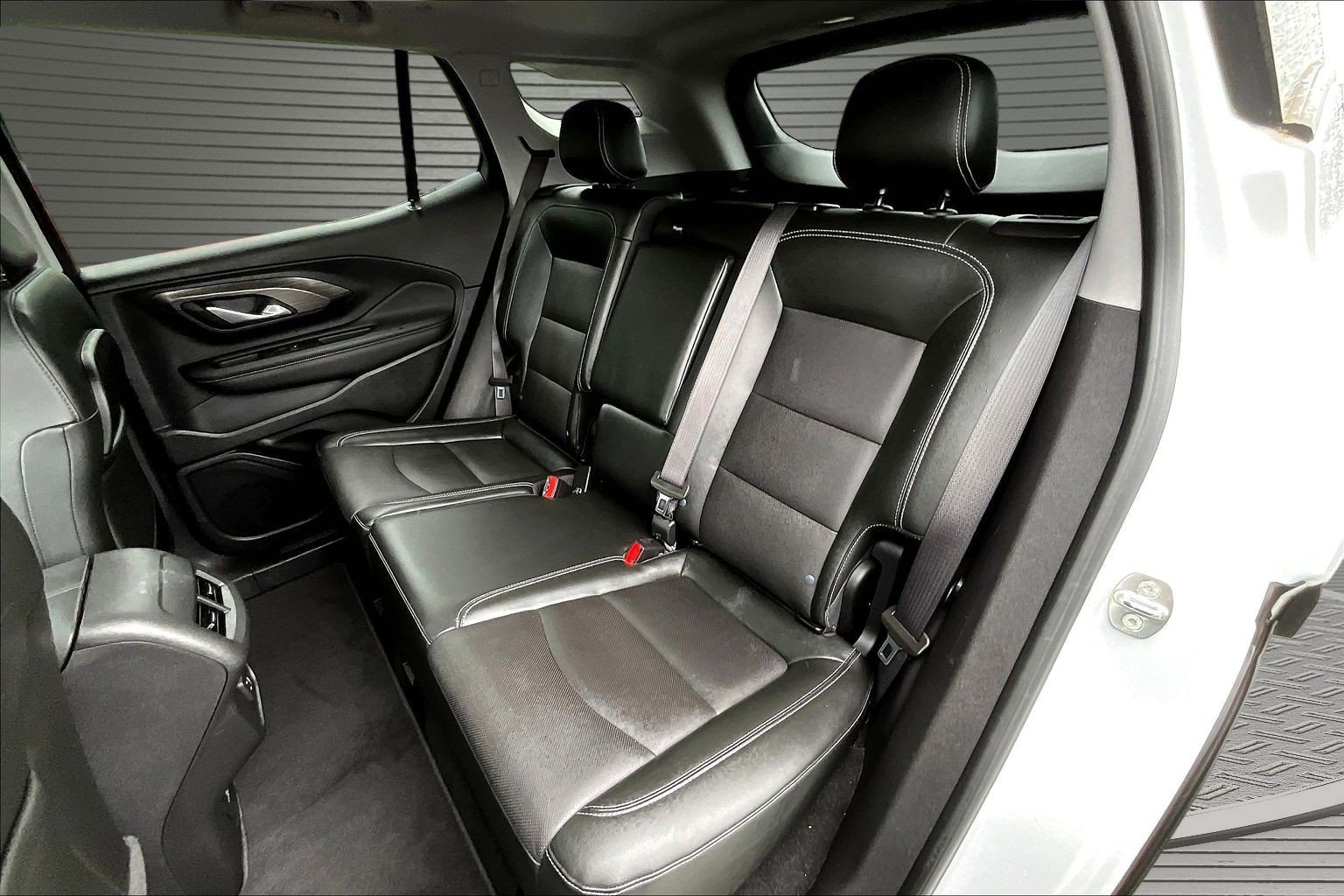 Used 2022 GMC Terrain SLT w/ Infotainment Package II AWD/4WD image 14