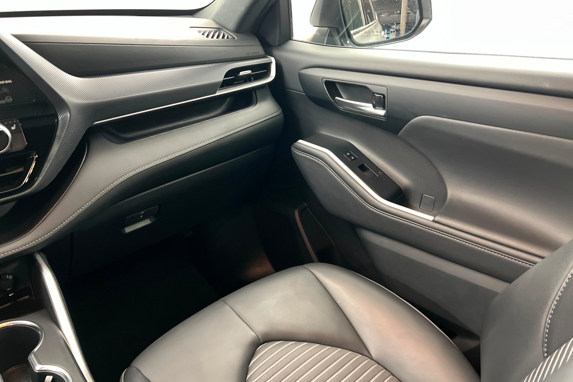 Used 2025 Toyota Highlander XSE AWD/4WD image 11