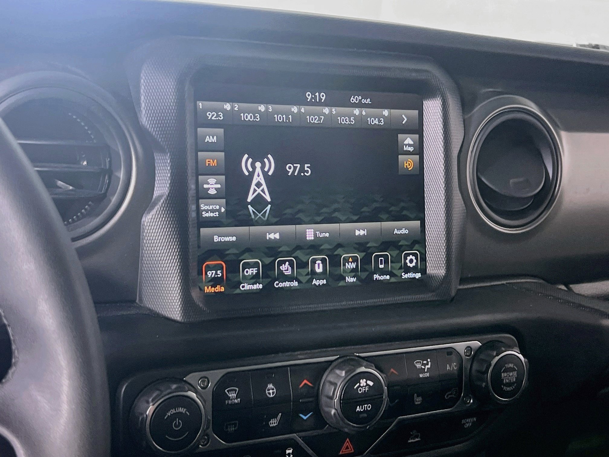 Used 2023 Jeep Wrangler Unlimited Sport w/ Sun And Sound Package AWD/4WD image 15