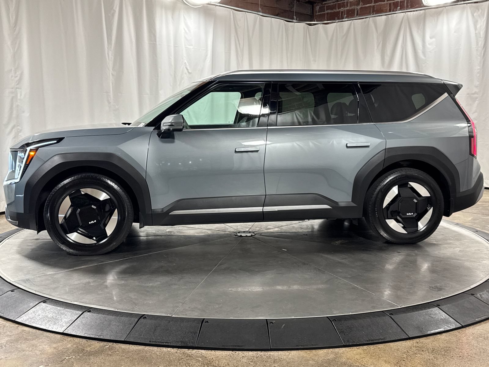 Certified 2024 Kia EV9 Wind AWD/4WD image 6