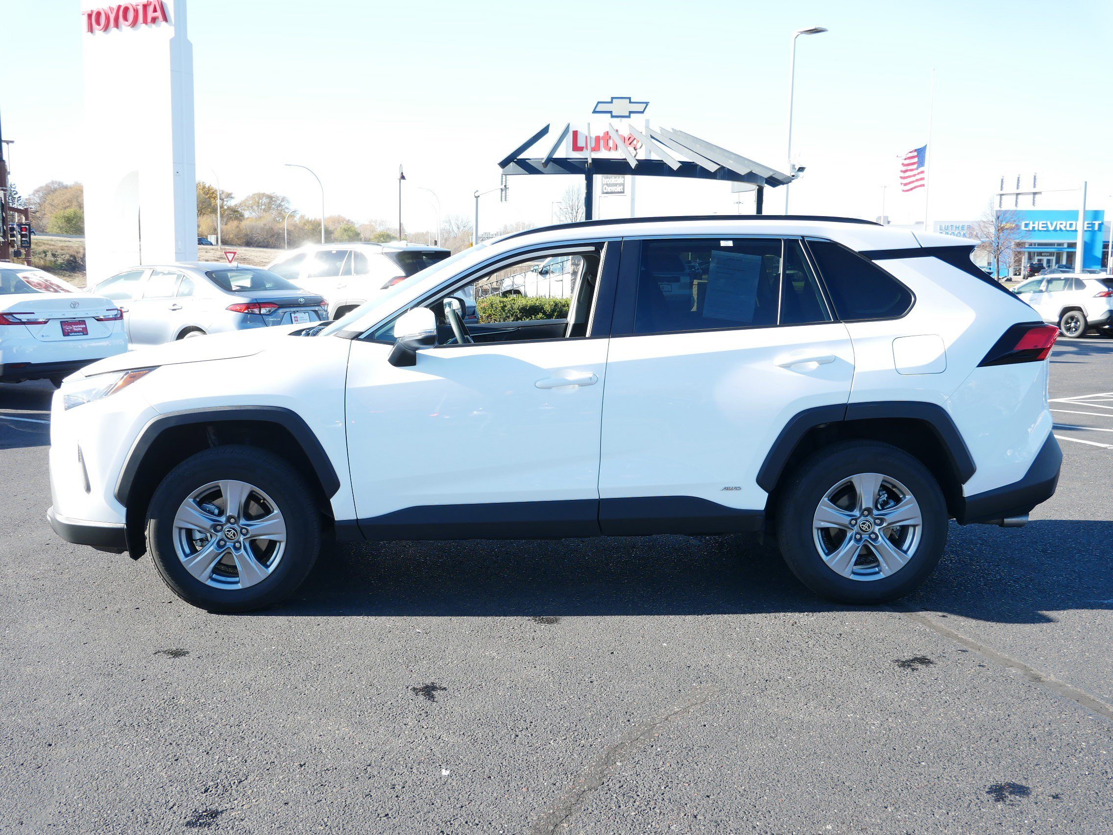 Certified 2025 Toyota RAV4 LE image 32