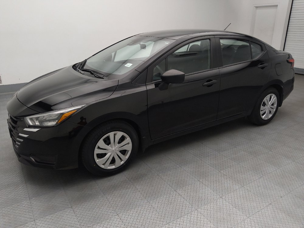 Used 2025 Nissan Versa S w/ Trunk Package FWD image 2