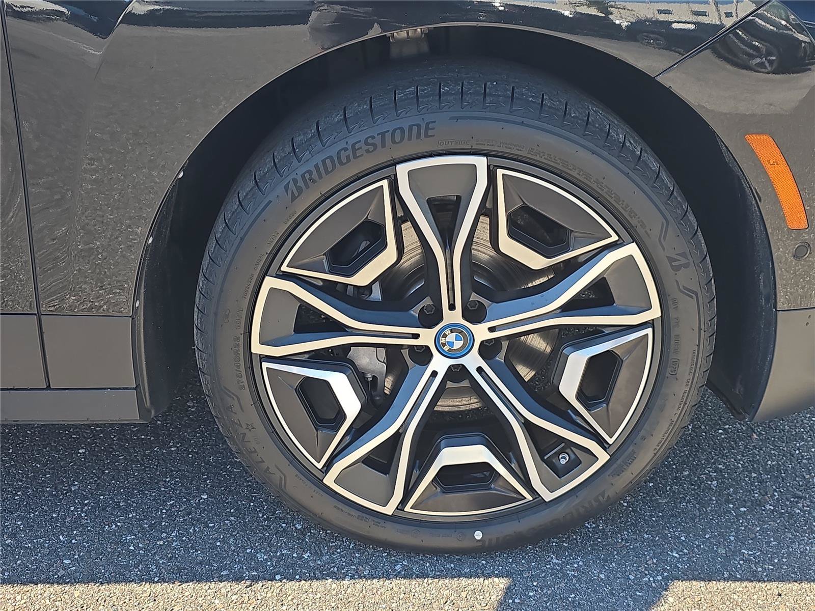 Certified 2024 BMW iX xDrive50 w/ Luxury Package AWD/4WD image 27