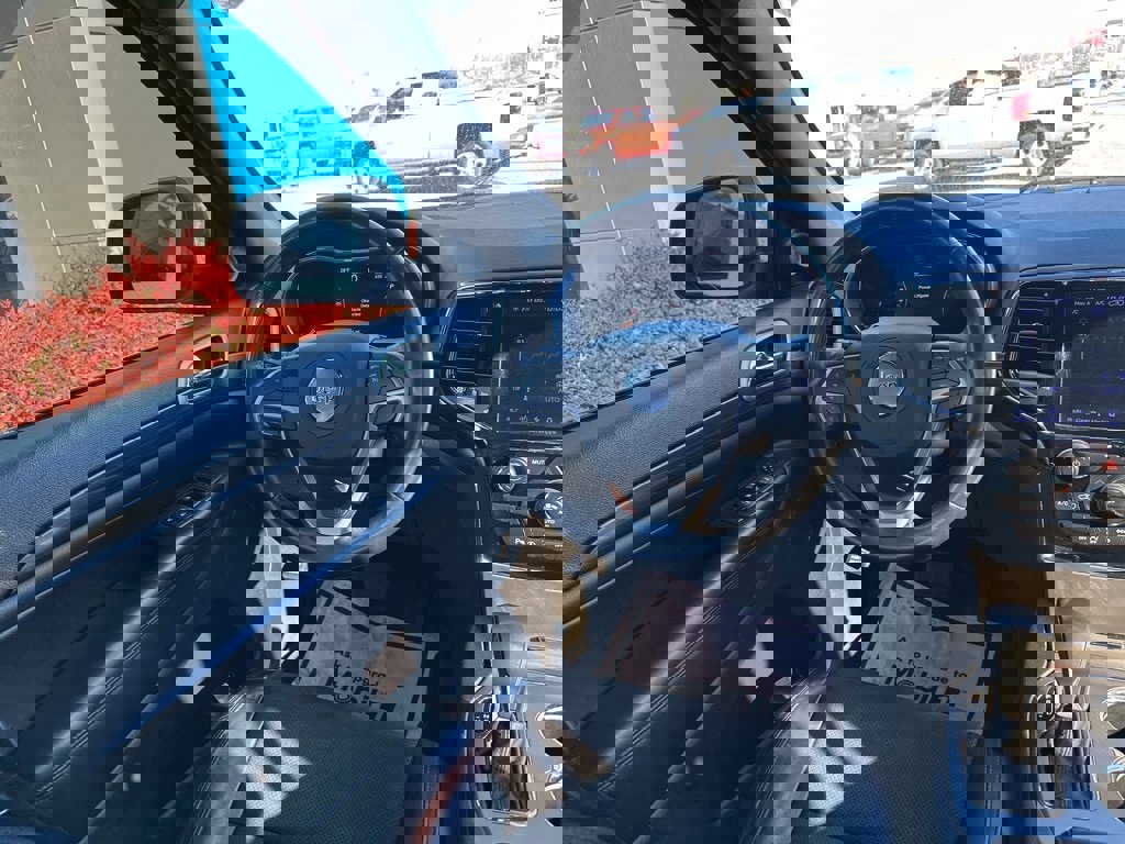 Used 2019 Jeep Grand Cherokee Altitude image 14