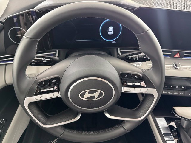 Certified 2025 Hyundai Elantra Limited FWD image 30
