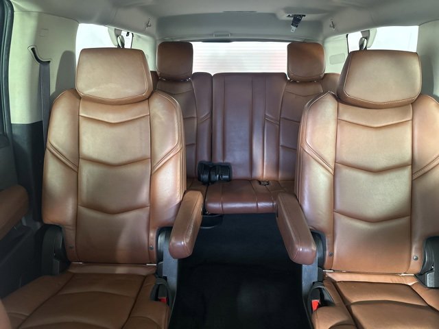 Used 2017 Cadillac Escalade ESV Luxury image 25