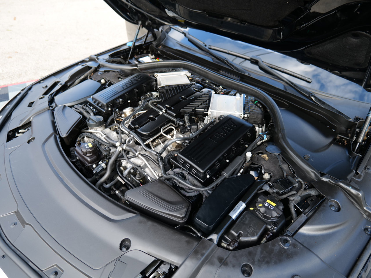 Used 2018 BMW M760i xDrive image 56