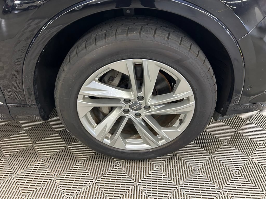 Used 2020 Audi Q7 3.0T Premium Plus w/ Premium Plus Package AWD/4WD image 2