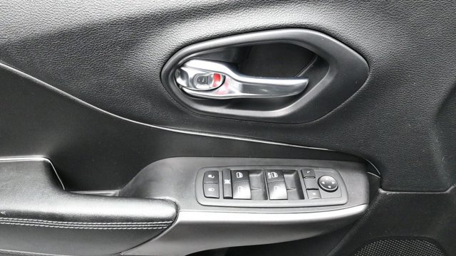 Used 2020 Jeep Cherokee Latitude FWD image 18