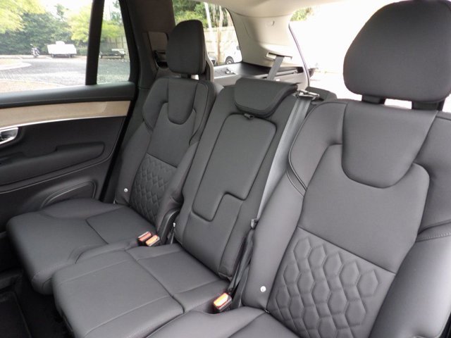 Certified 2025 Volvo XC90 B6 Plus image 24