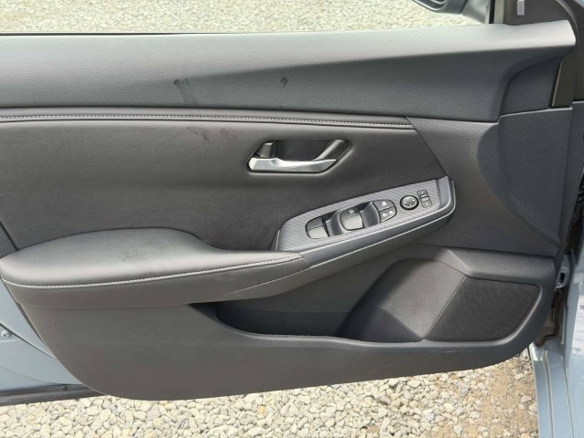 Used 2025 Nissan Sentra SV FWD image 16