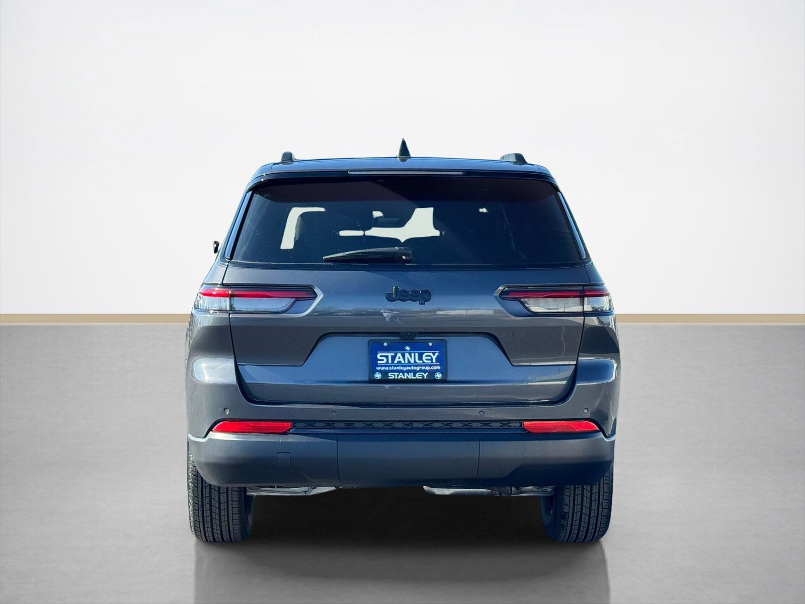Used 2025 Jeep Grand Cherokee L Altitude image 6