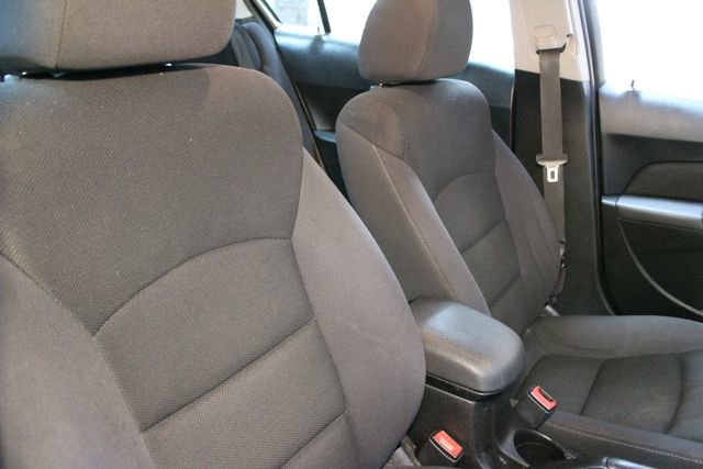 Used 2015 Chevrolet Cruze LT FWD image 11