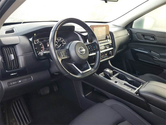 Used 2024 Nissan Pathfinder SV image 13