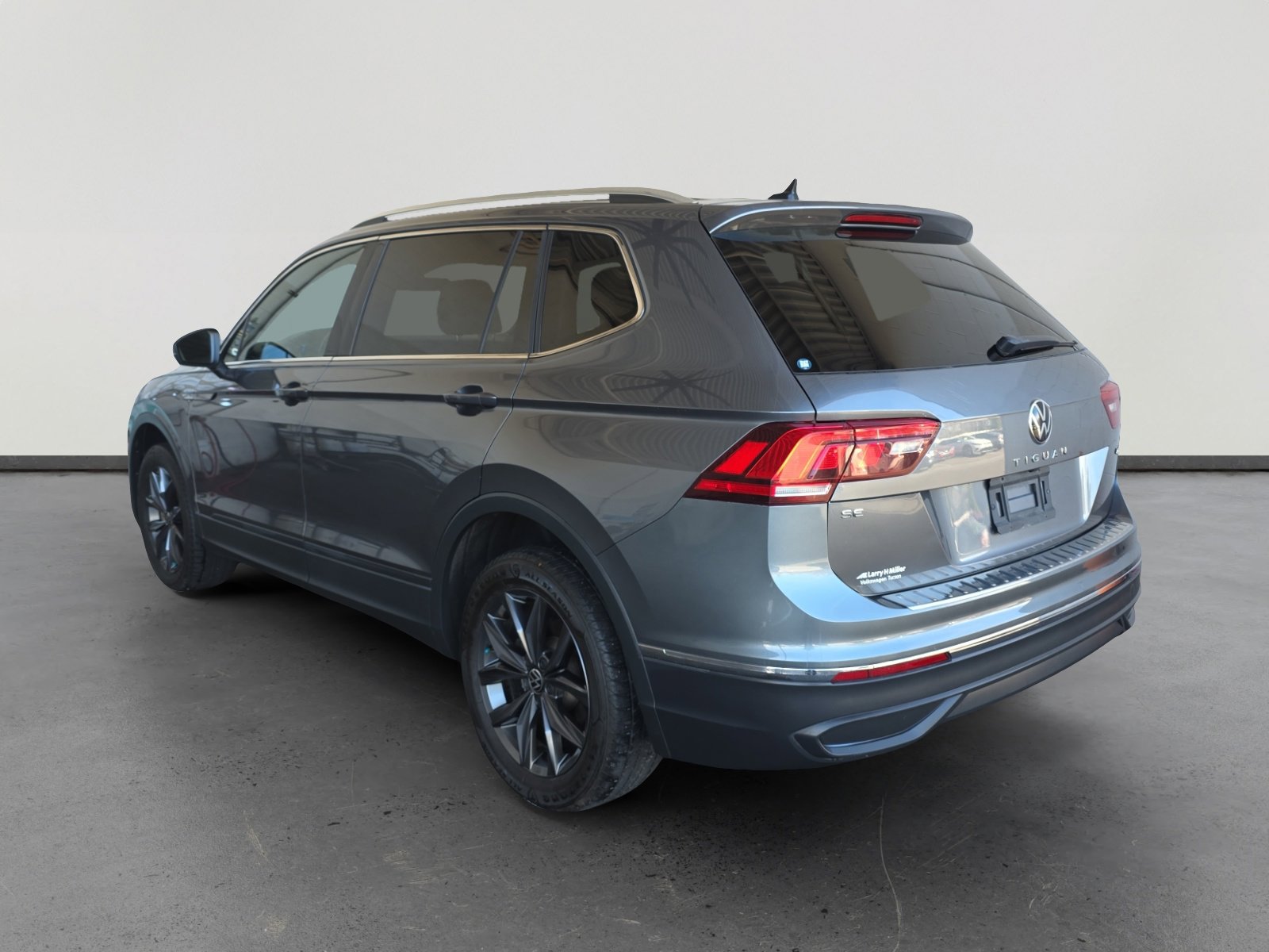 Used 2022 Volkswagen Tiguan SE image 3