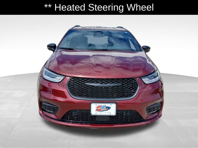 Used 2023 Chrysler Pacifica Limited w/ S Appearance Package FWD image 8