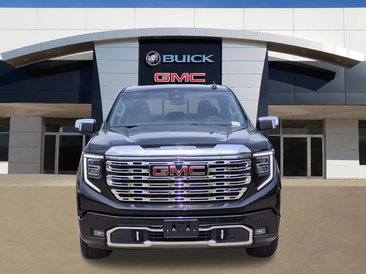 Used 2022 GMC Sierra 1500 Denali w/ Denali Reserve Package AWD/4WD image 2