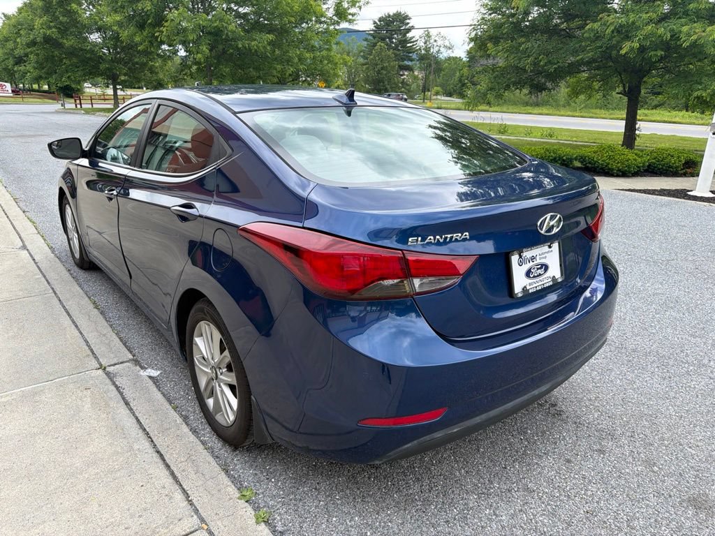 Used 2015 Hyundai Elantra SE w/ Option Group 02 FWD image 5