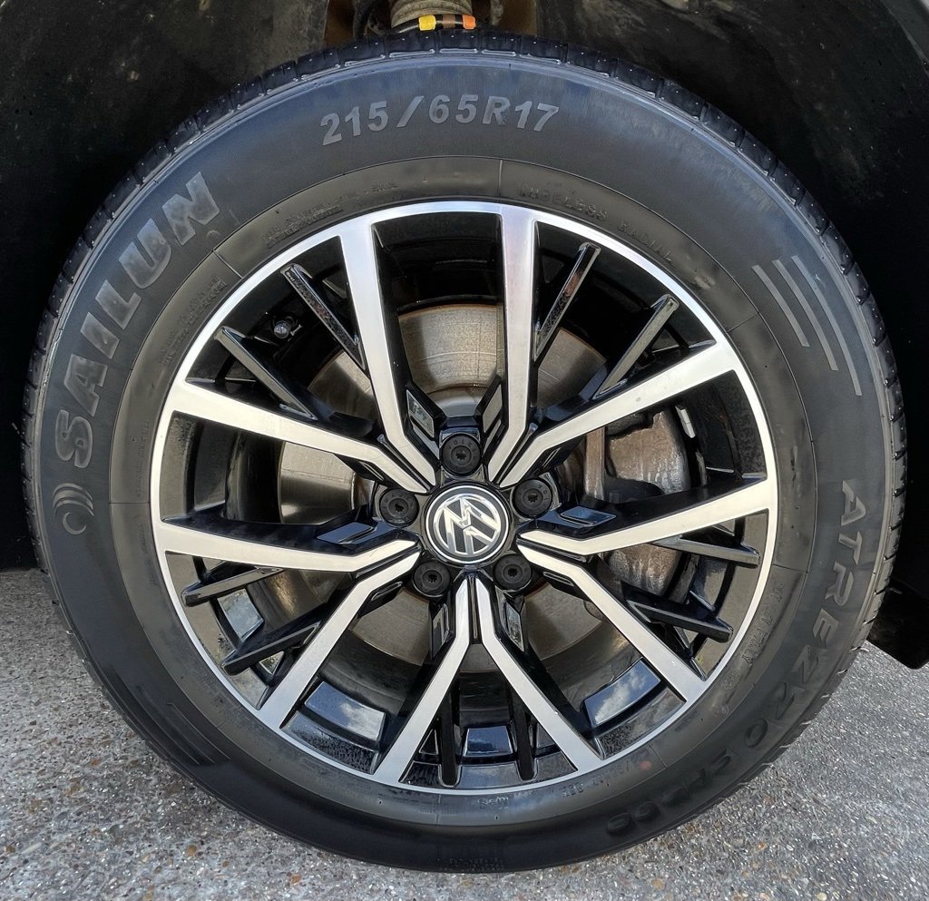 Used 2021 Volkswagen Tiguan SE image 15