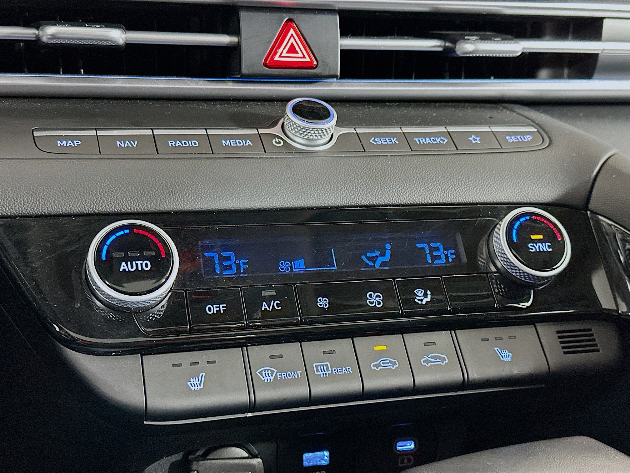 Used 2025 Hyundai Elantra SEL image 24