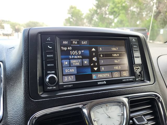 Used 2016 Chrysler Town & Country Touring FWD image 16