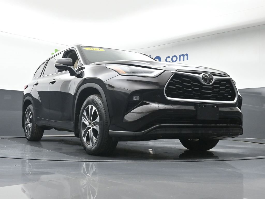 Used 2021 Toyota Highlander XLE image 28