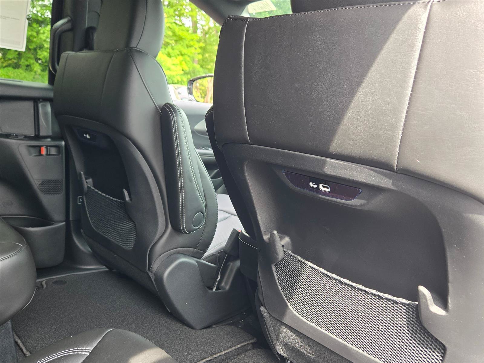 New 2027 Chrysler Pacifica Select FWD image 9