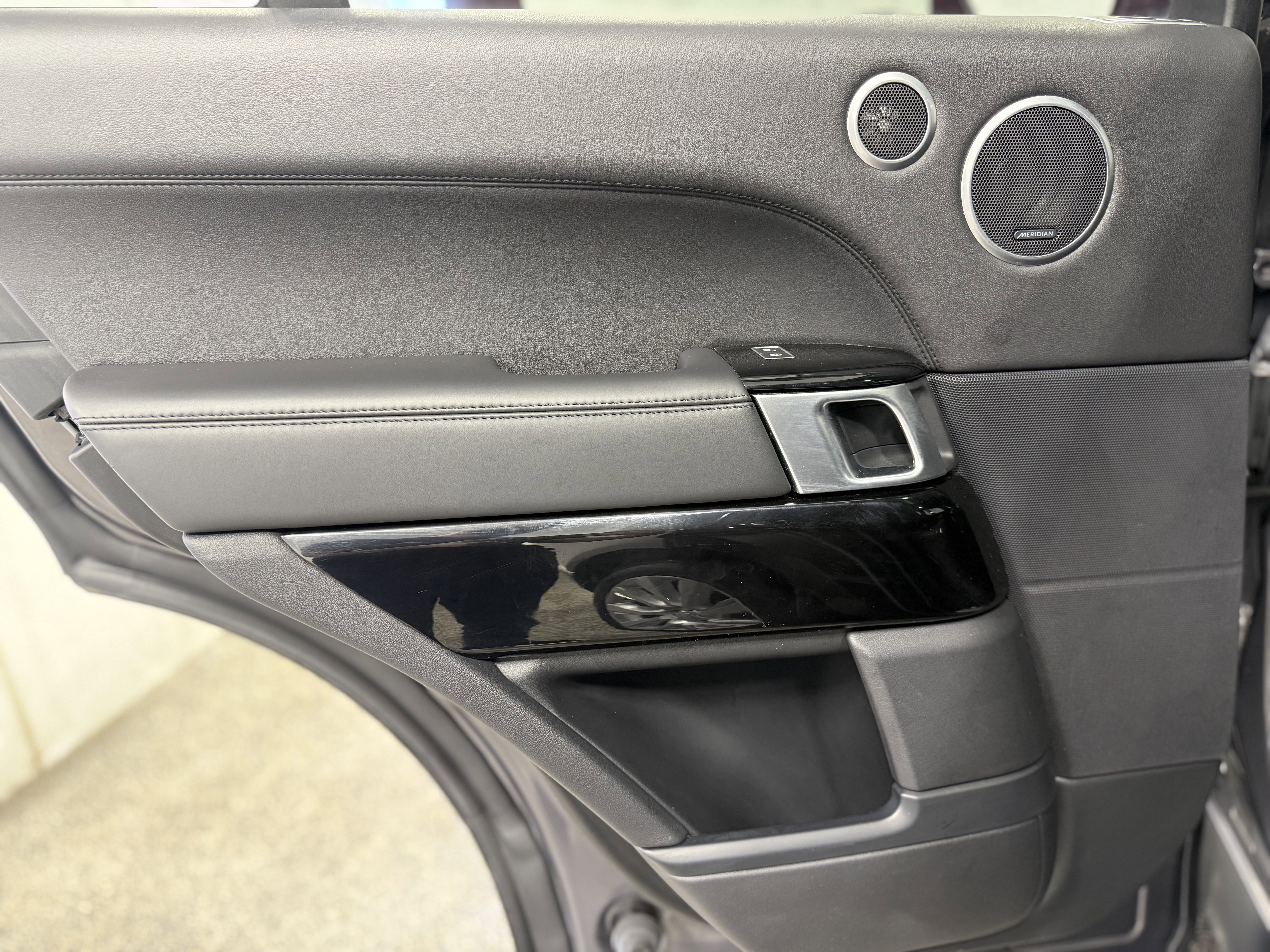 Used 2017 Land Rover Range Rover Supercharged image 23