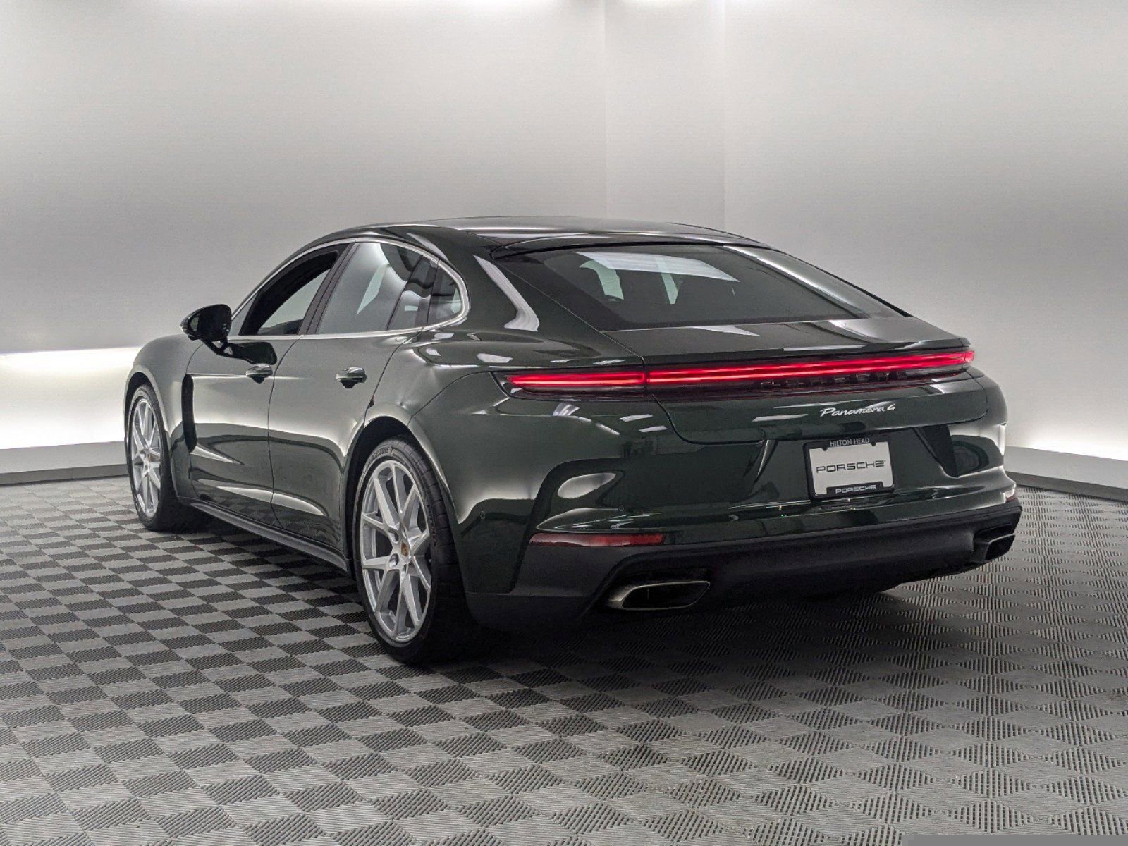 Used 2025 Porsche Panamera 4 image 2