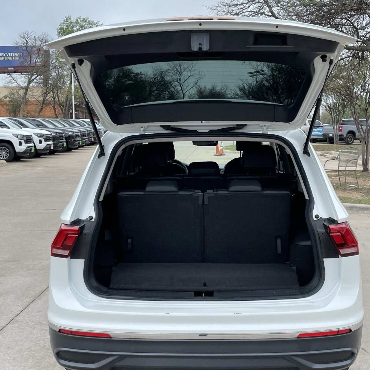 Used 2023 Volkswagen Tiguan SE image 26