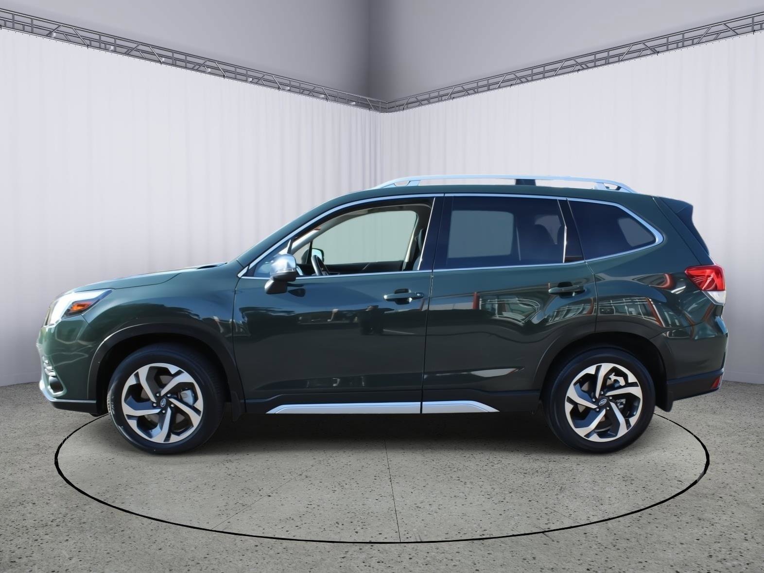Used 2023 Subaru Forester Touring image 5