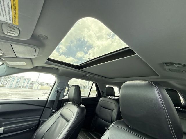 Used 2022 Ford Explorer Limited w/ Equipment Group 301A image 22