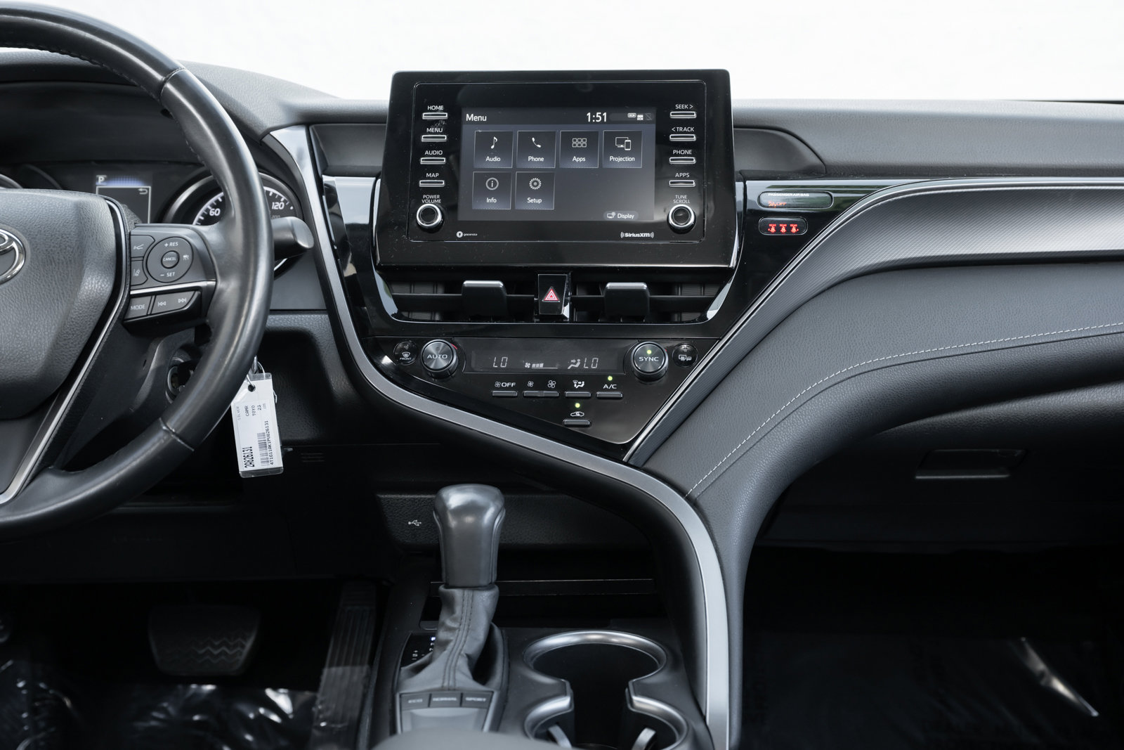 Used 2023 Toyota Camry SE image 29