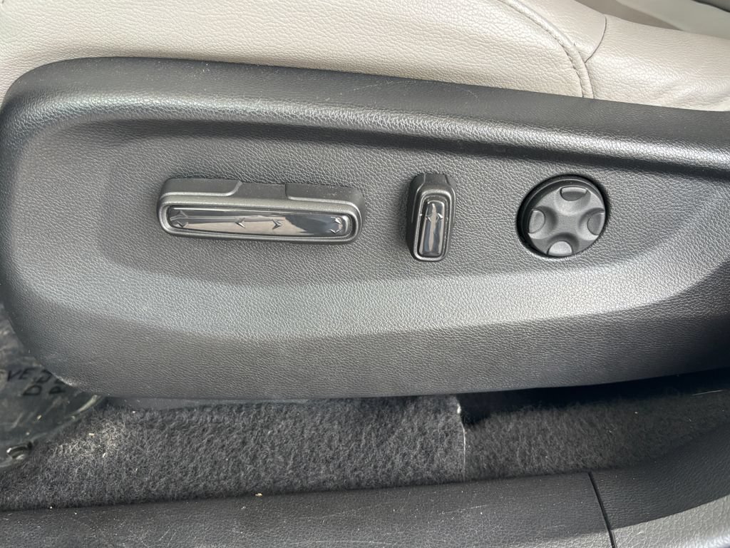 Used 2020 Honda CR-V Touring image 25