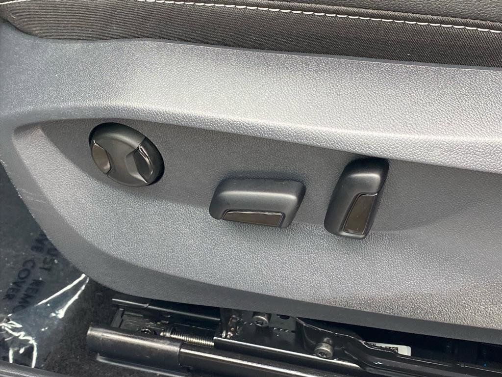 Used 2024 Volkswagen Taos SE w/ Panoramic Sunroof Package image 15