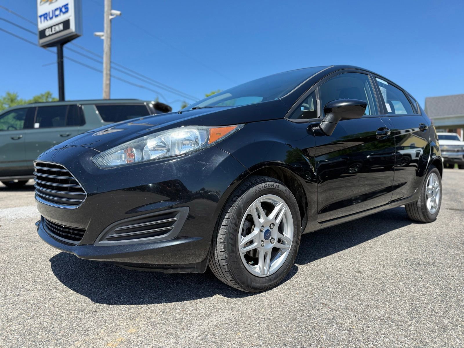 Used 2019 Ford Fiesta SE FWD image 2