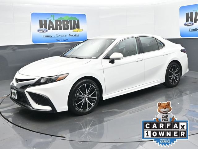 Used 2022 Toyota Camry SE FWD image 1