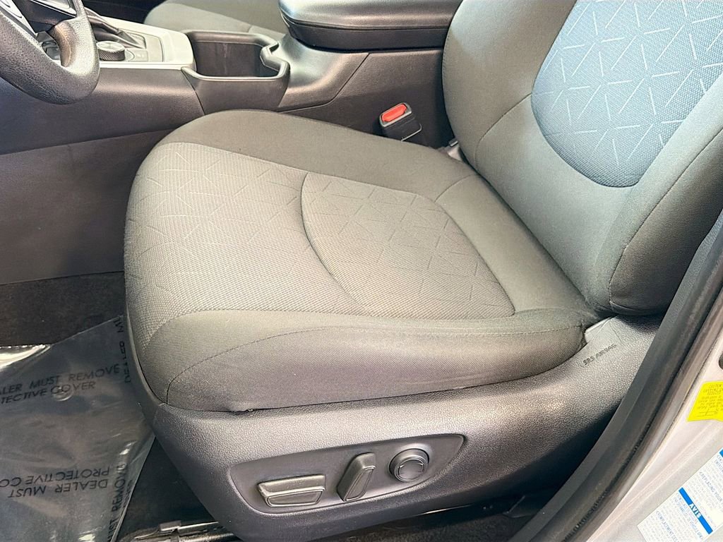 Used 2022 Toyota RAV4 XLE w/ Convenience Package image 18