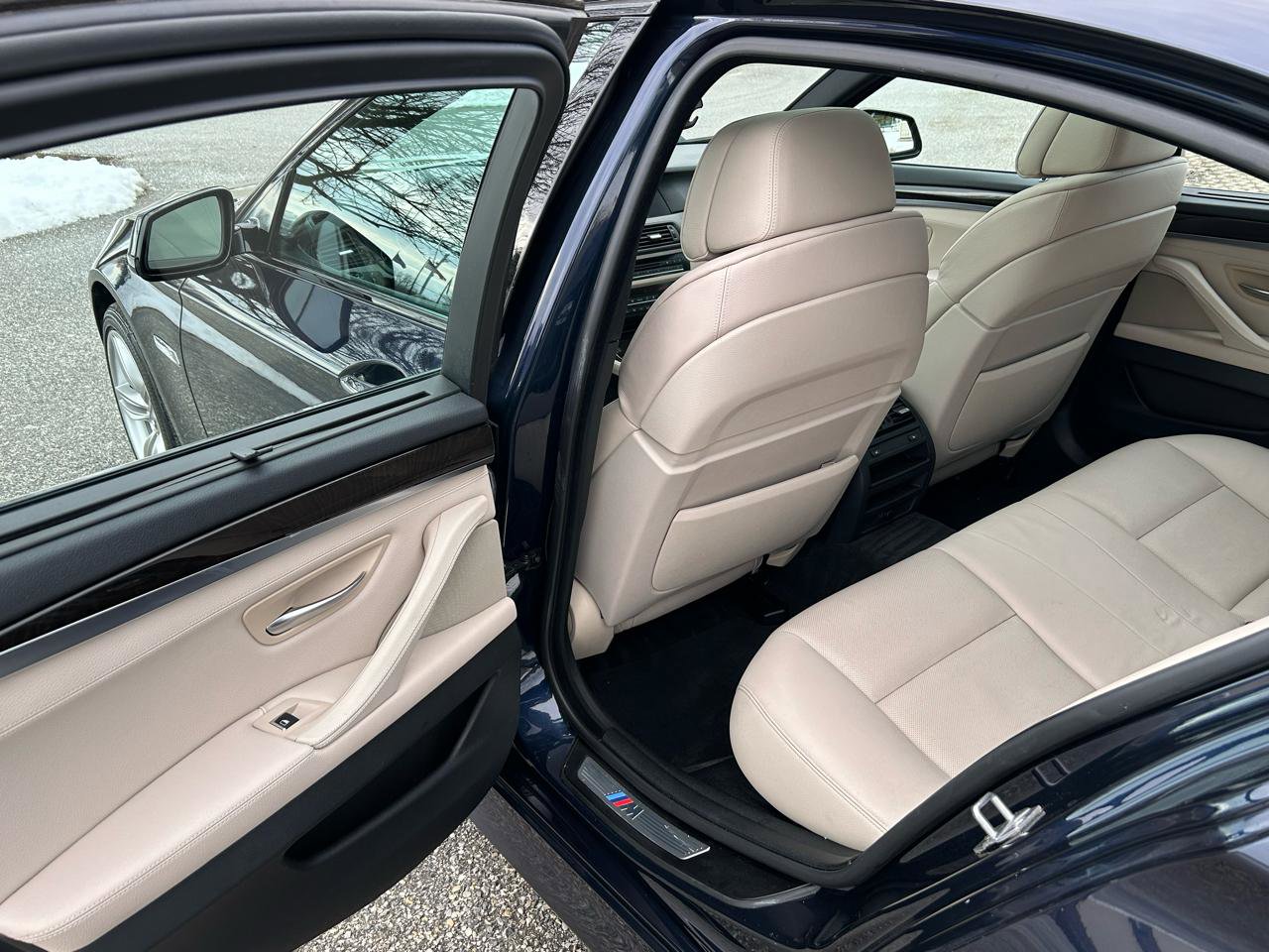 Used 2013 BMW 550i xDrive Sedan image 12