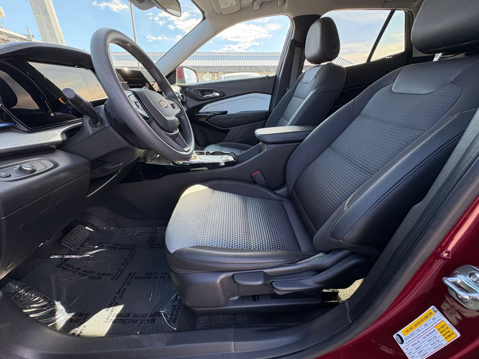 Used 2025 Chevrolet Trax LT FWD image 25