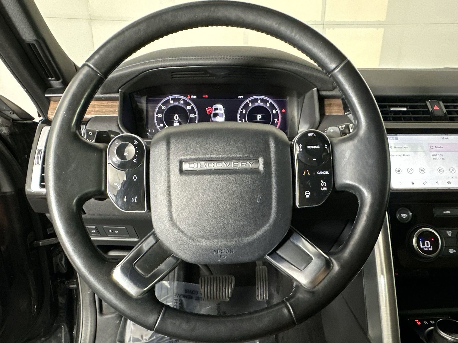Used 2020 Land Rover Discovery HSE AWD/4WD image 16