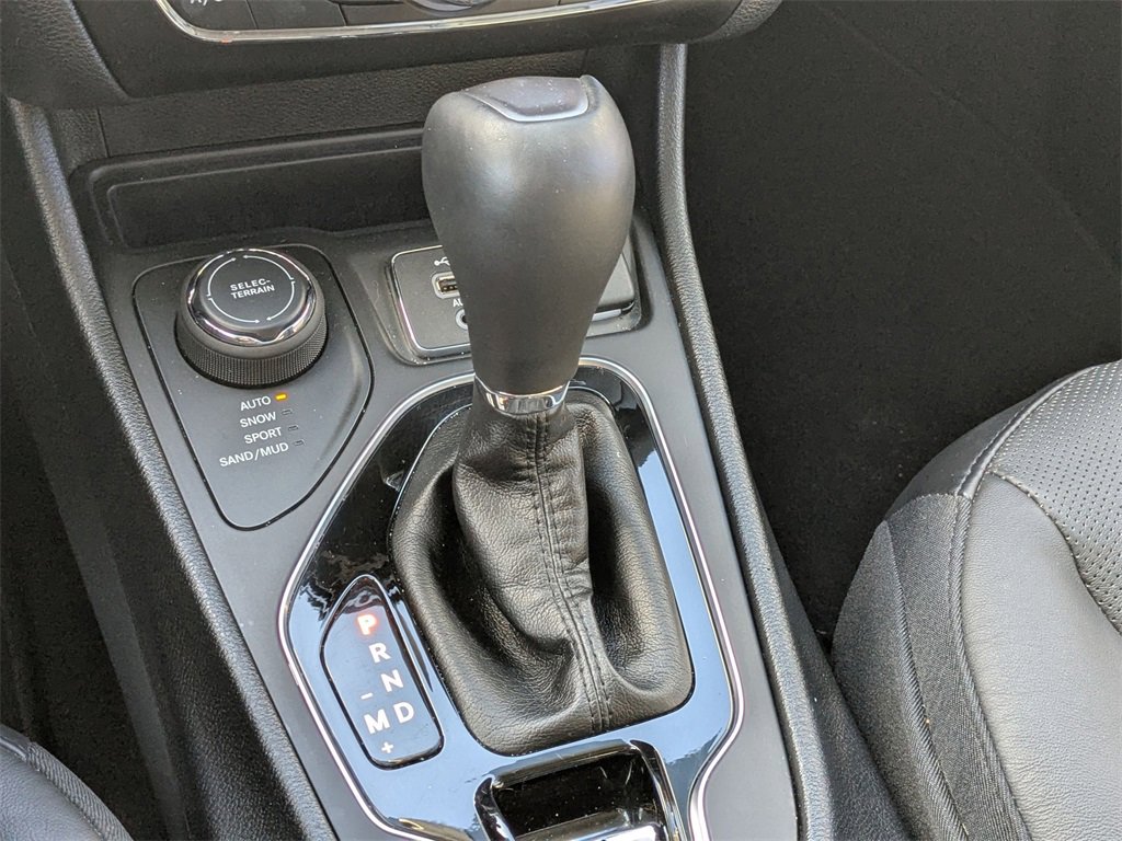 Used 2019 Jeep Cherokee Limited image 12