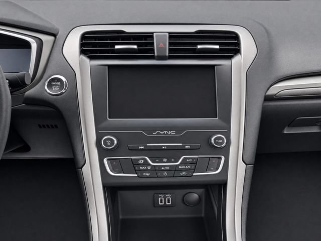 Used 2020 Ford Fusion SE FWD image 21