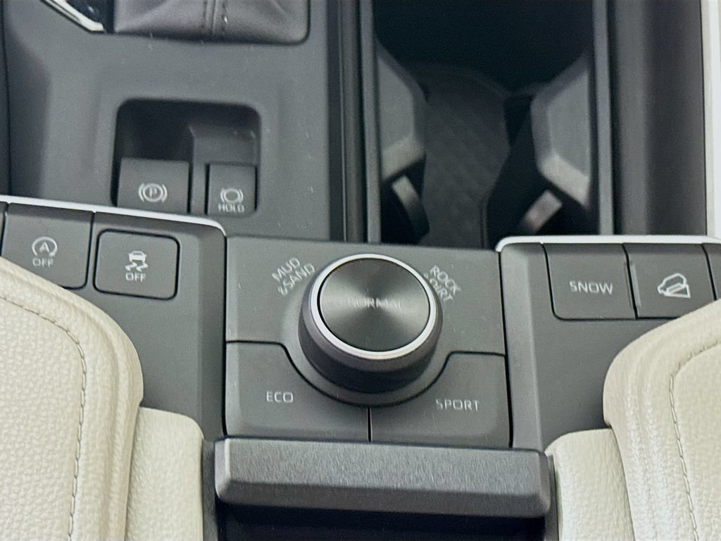 Used 2024 Toyota Grand Highlander AWD image 12