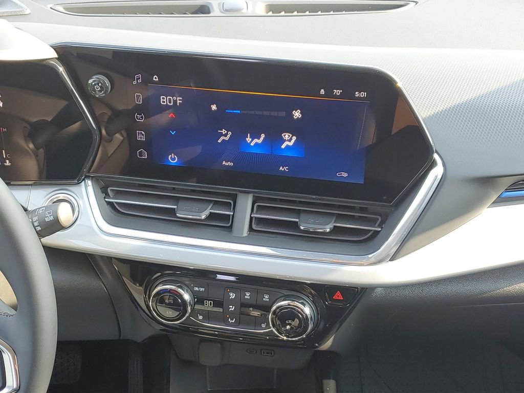 Used 2025 Chevrolet Trax LT w/ LT Convenience Package image 29