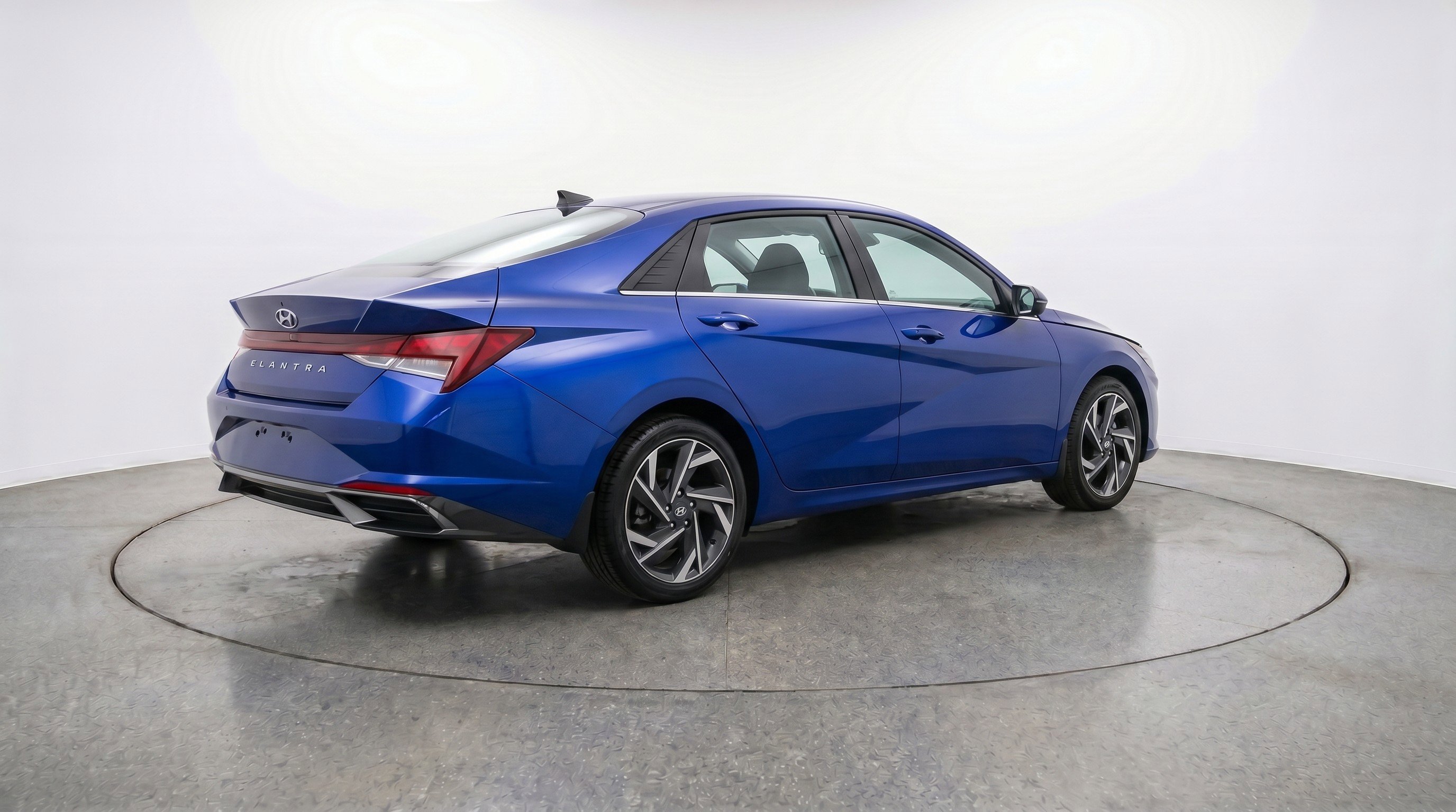 Used 2025 Hyundai Elantra SEL FWD image 9