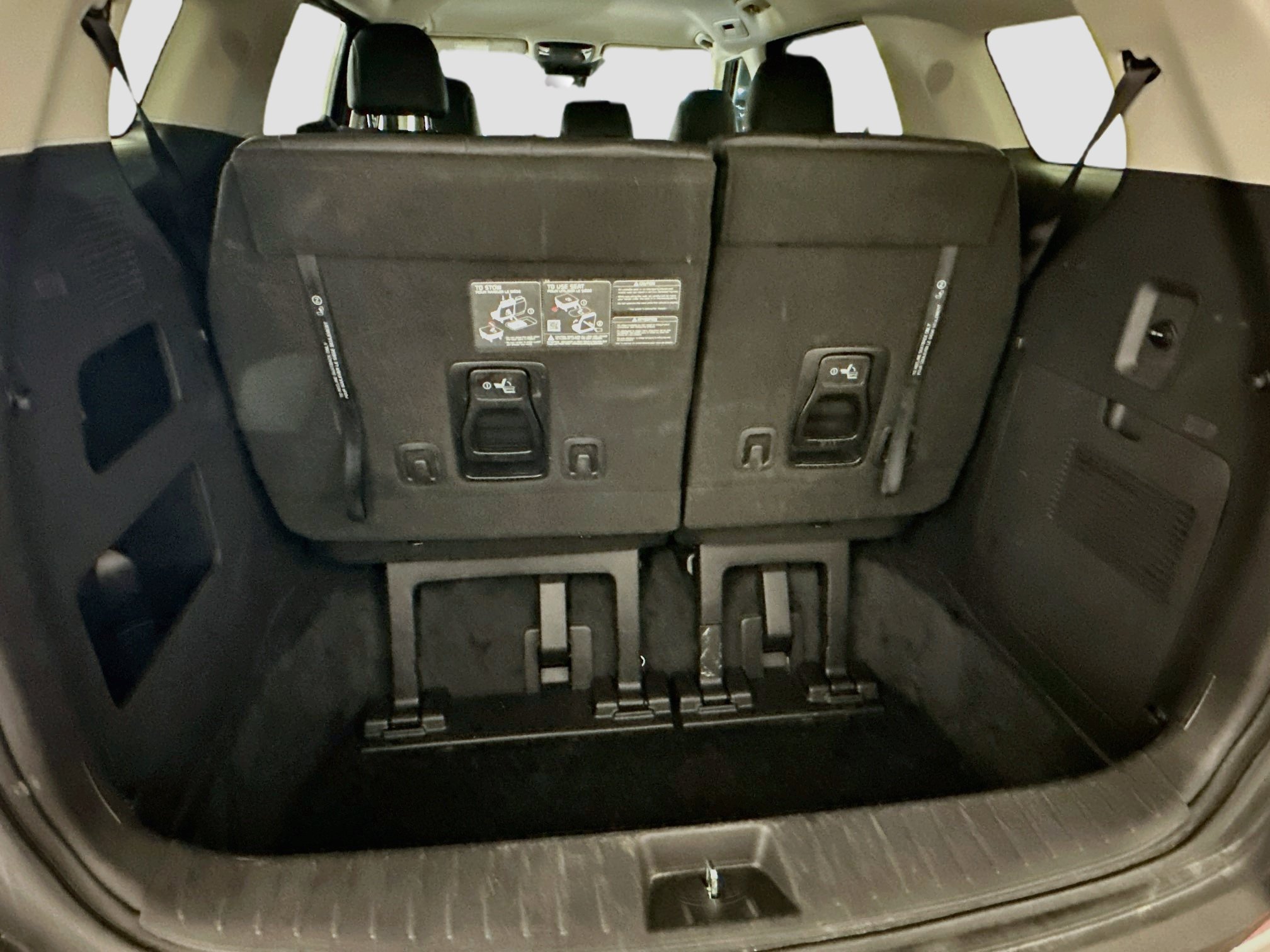 Used 2025 Kia Carnival FWD image 31