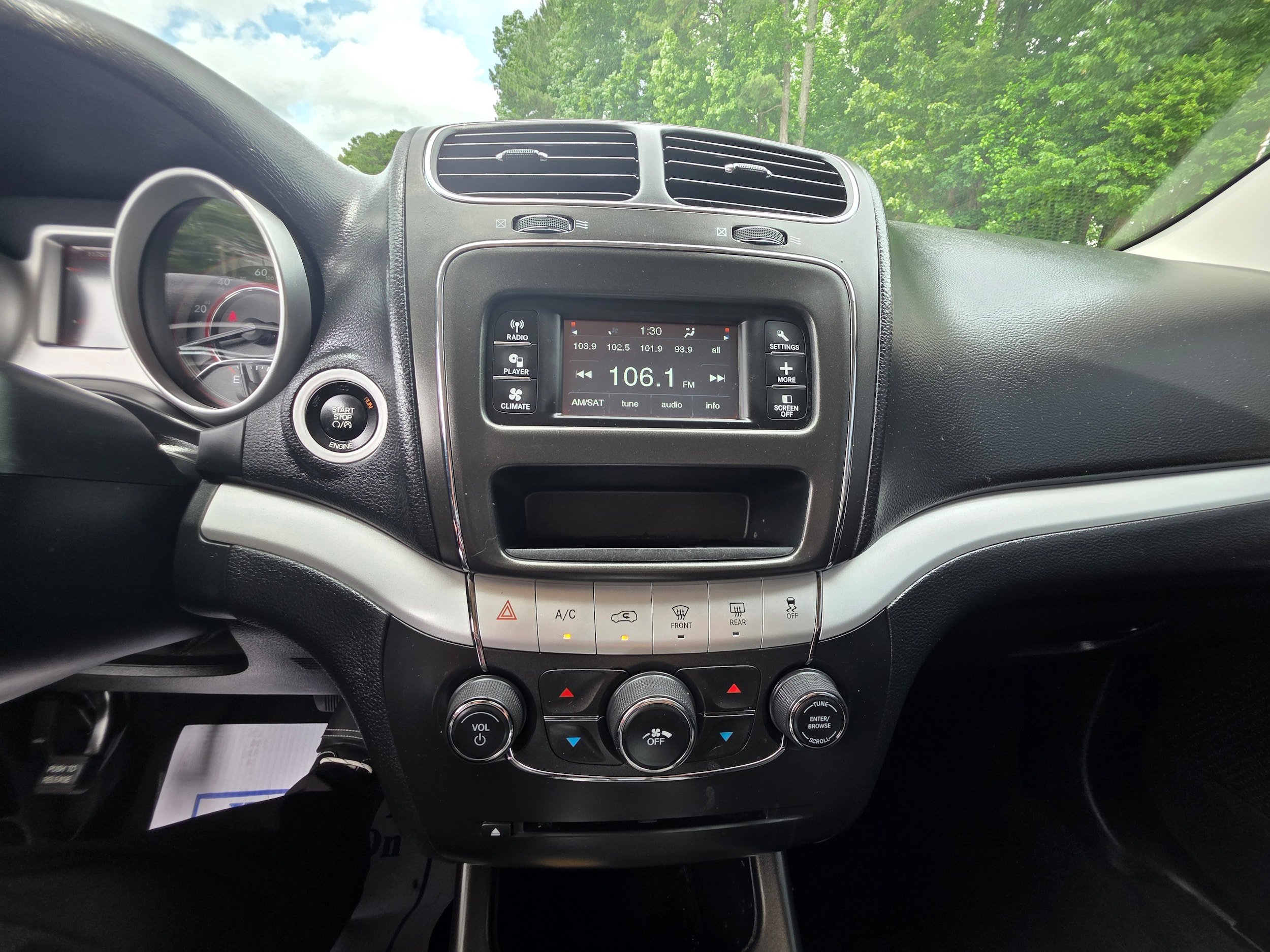 Used 2016 Dodge Journey SXT w/ Comfort/Convenience Group FWD image 11