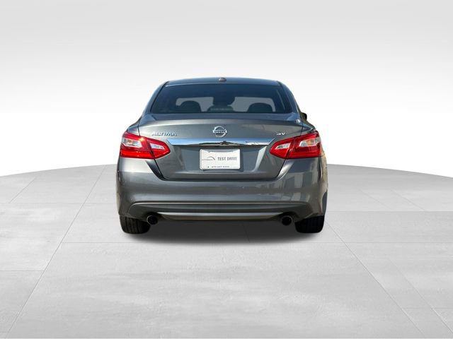 Used 2017 Nissan Altima 2.5 SV w/ Convenience Package image 4