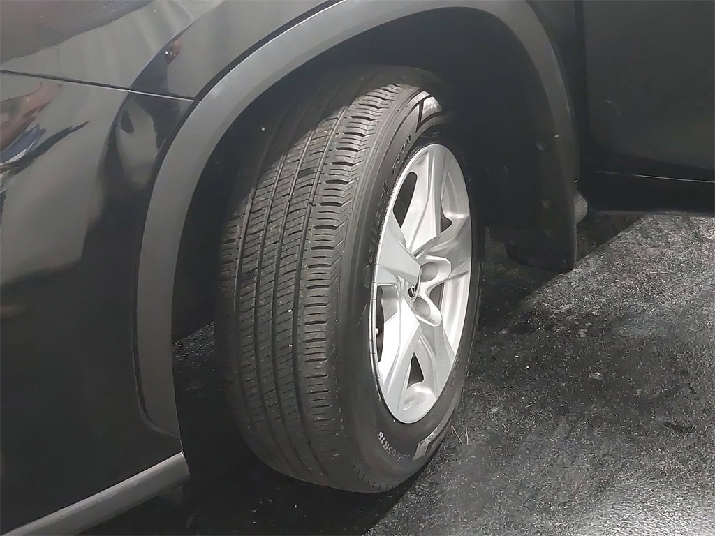 Used 2023 Toyota Highlander LE image 33